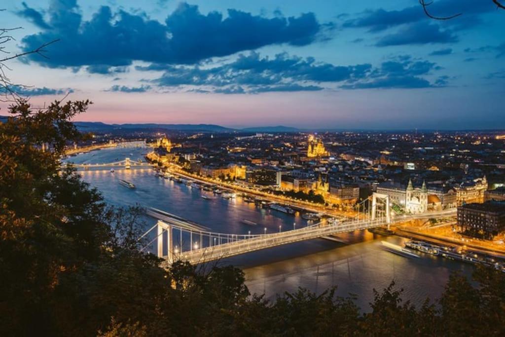 Parisian Soul In The Heart Of Budapeste Exterior foto
