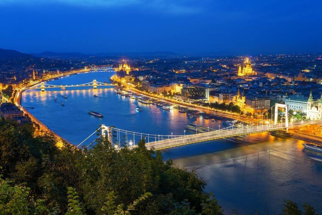 Parisian Soul In The Heart Of Budapeste Exterior foto